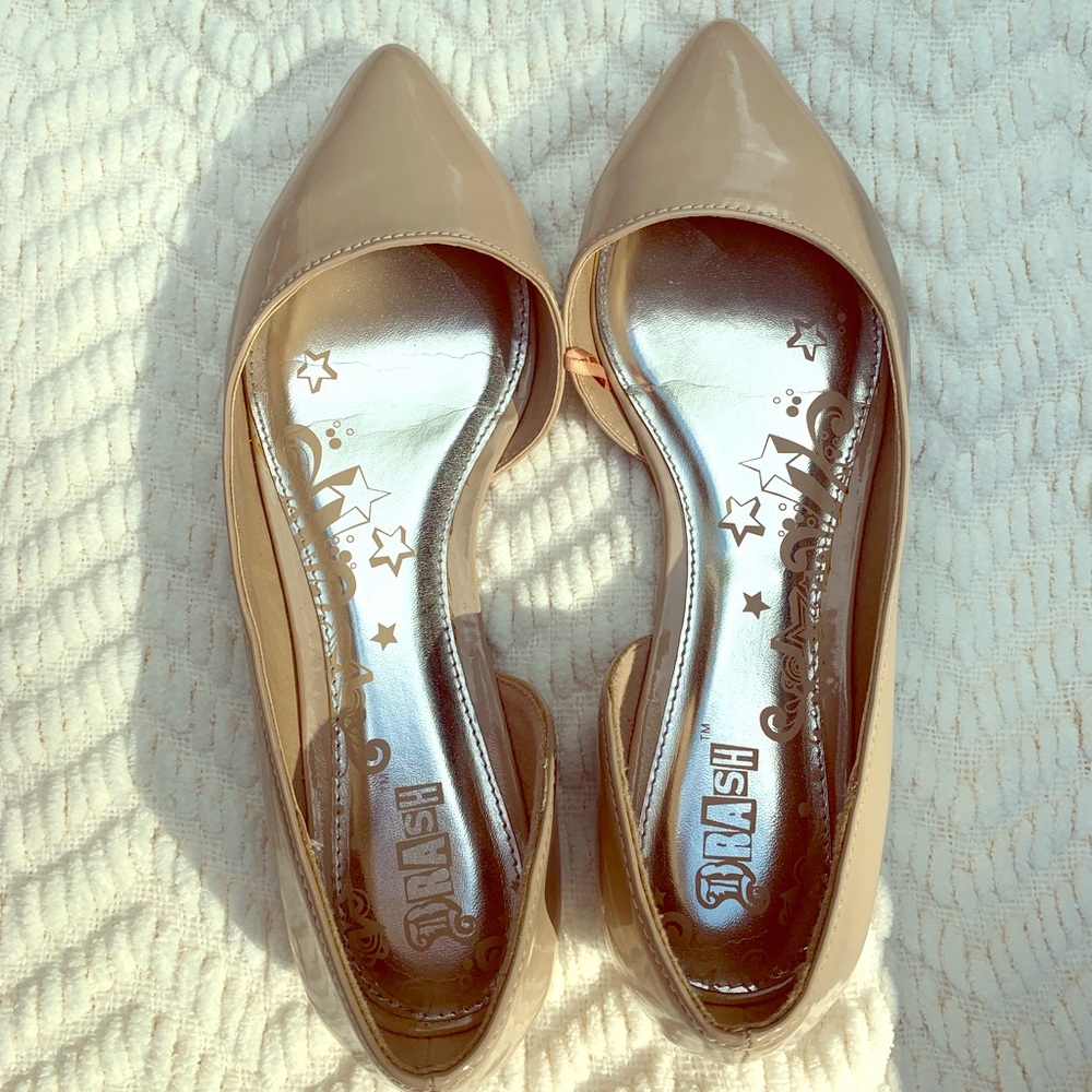 Nude patent leather pointed toe flats